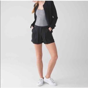 Lululemon black keepsake short